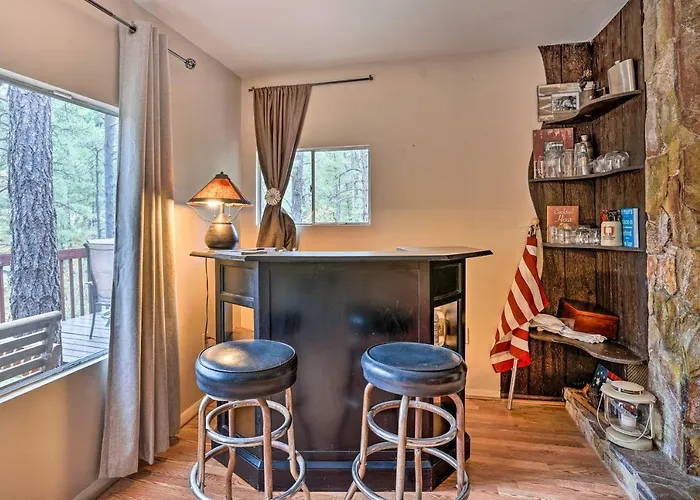 Peaceful W/ Deck & Grill: 1 Mi To Holiday home *