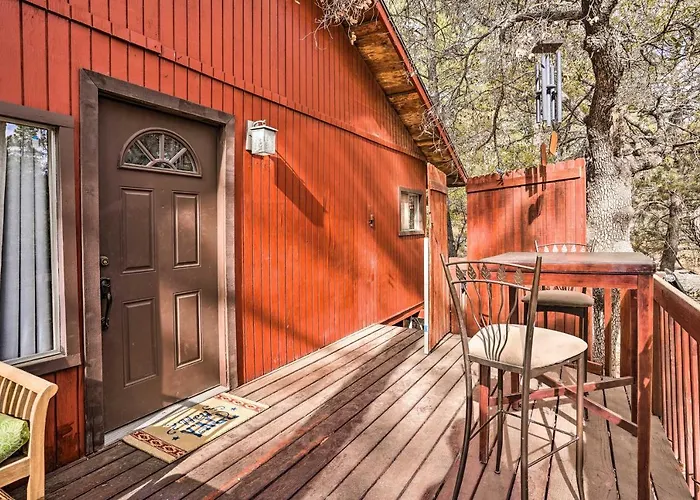 Peaceful W/ Deck & Grill: 1 Mi To