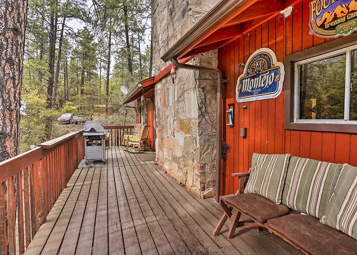 Holiday home Peaceful W/ Deck & Grill: 1 Mi To